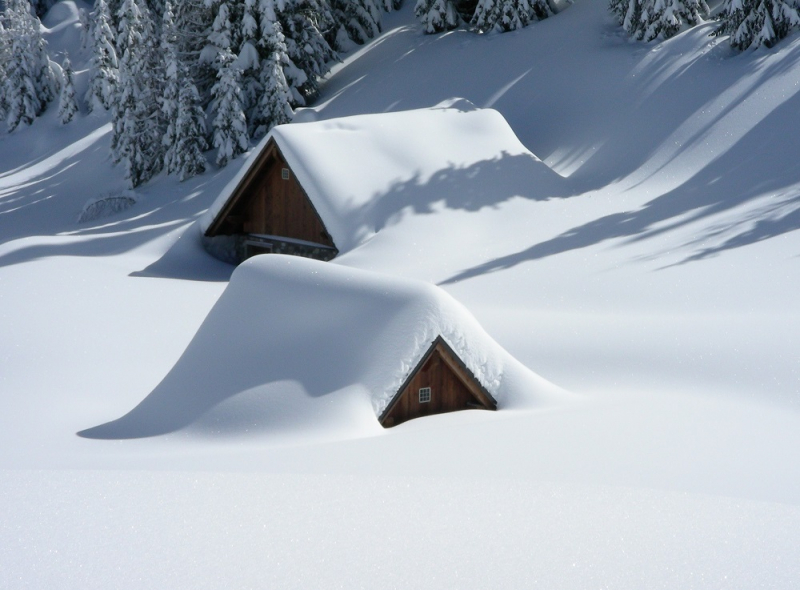 Ongeveer 180 wegen Oostenrijk door sneeuw onbegaanbaar